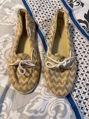 Twisted Women's Yellow Chevron Slip-On Moccasins